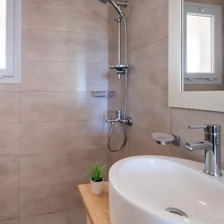 Opal With Sea View Apartament Vokolidha